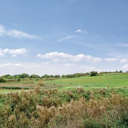 בית נופש Beautiful In With Sauna